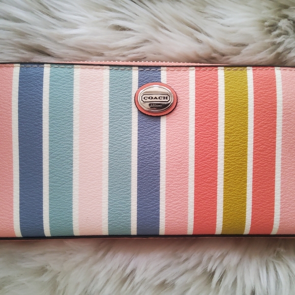 Authentic Coach Vintage Rainbow Zip Wallet Beyond EUC - Picture 13 of 13